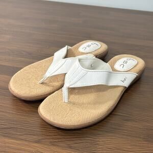 b.o.c. Women's White Thong Sandals Sz 8